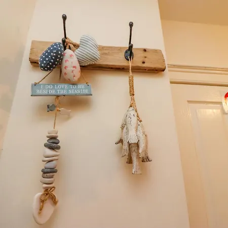 Apartment White Horses *